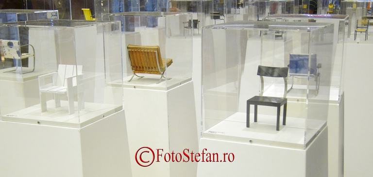Expozitia 100 miniaturi de scaune la Promenada Mall