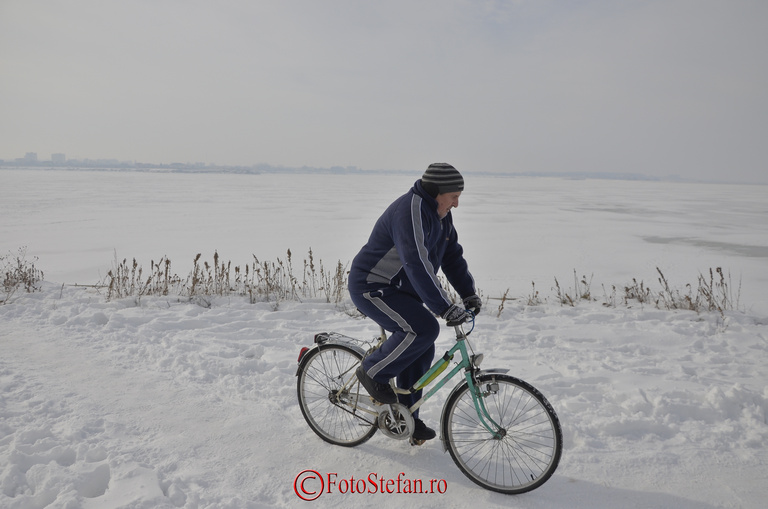 biciclist iarna crangasi