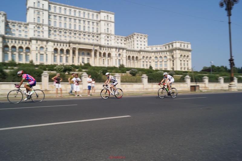 concurenti ciclism pe sosea bucuresti