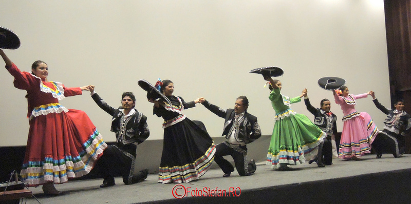 dansatori Yuhua” din Ocotlan de Morelos