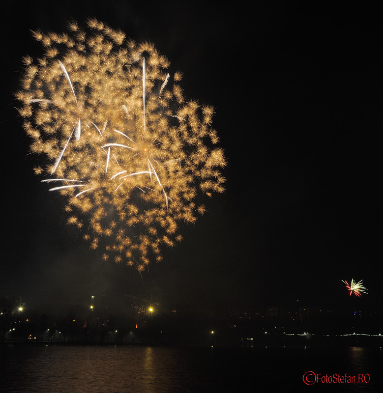 imagini focuri de artificii revelion parc alexandru ioan cuza bucuresti cartier titan