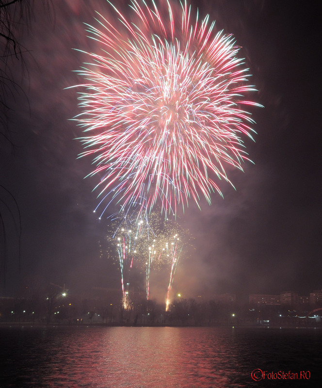 focuri de artificii revelion parc alexandru ioan cuza bucuresti cartier titan