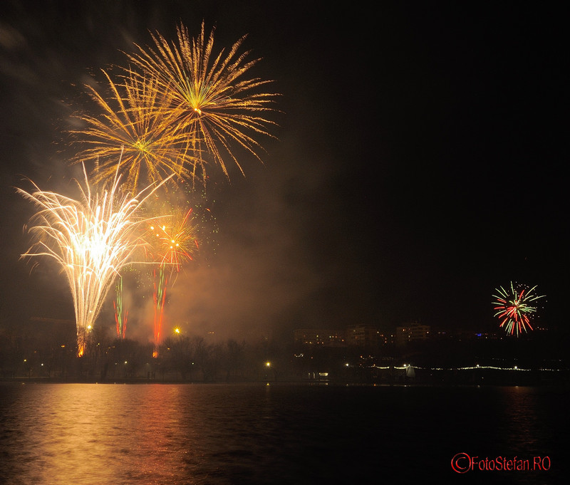 poze focuri de artificii revelion parc alexandru ioan cuza bucuresti cartier titan