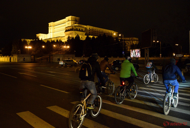 poza pregatire mars biciclisti ora pamantului bucuresti 2016