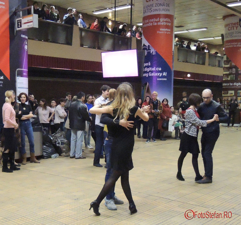 poze flashmob tango metrou unirii 1 bucuresti