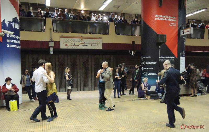 dansatori tango flashmob bucuresti metrou unirii 1