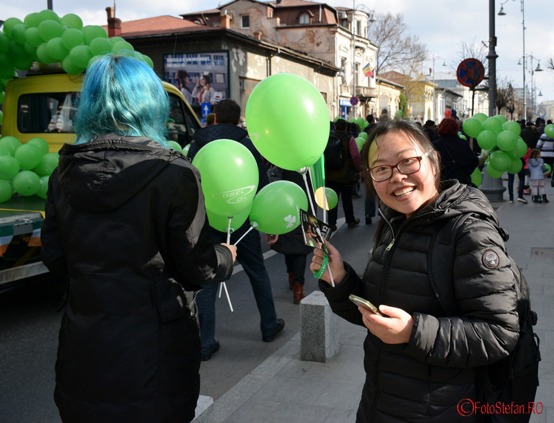 poza turist asiatic parada sfantul Patrick Bucuresti martie 2016