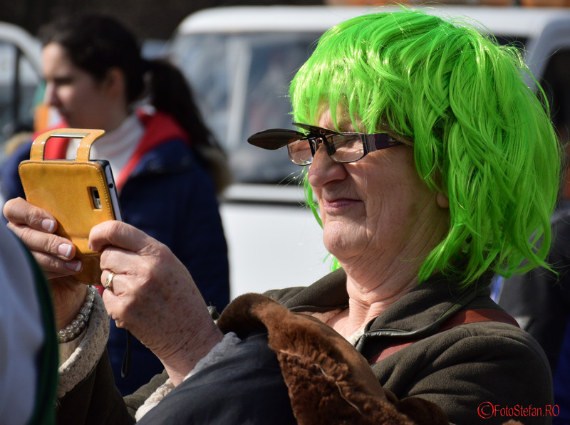 poza peruca verde parada sfantul patrick bucuresti martie 2016