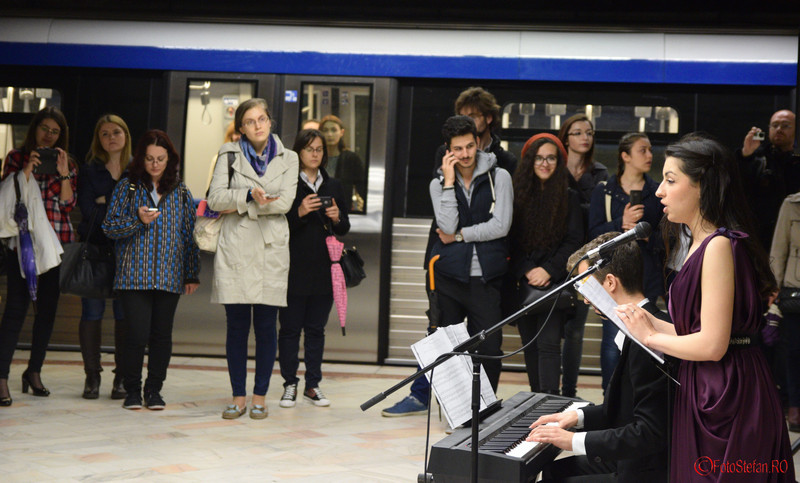 poze privitori spectatori concert muzica clasica metrou bucuresti