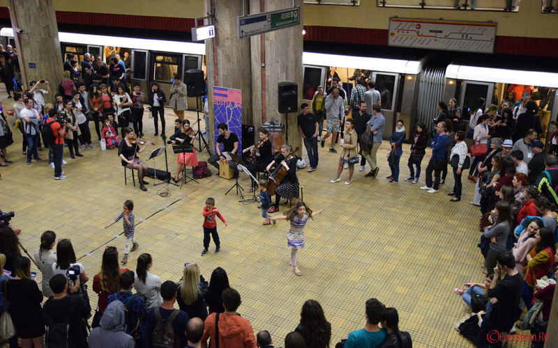 poze copii muzica clasica peron statie metrou unirea