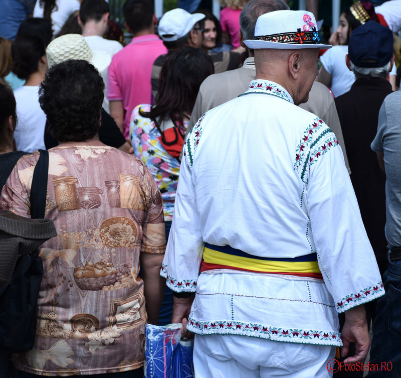 poza costum popular romanesc festivalul turcesc
