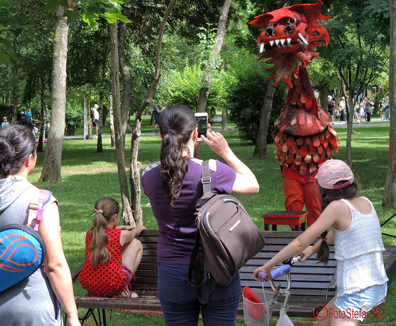 foto dragon Festivalul International de Statui Vivante #fisv2016 Bucuresti parcul Titan