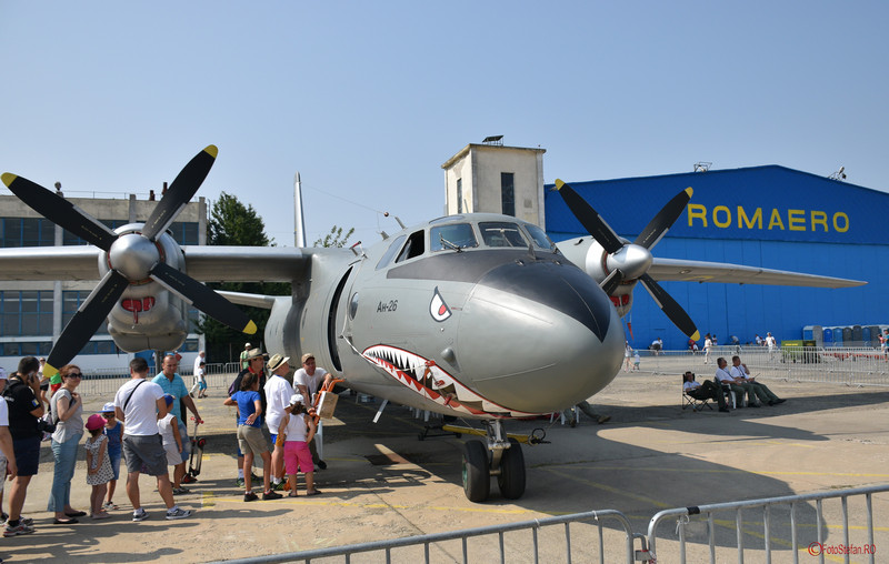 poza avion an-26 expozitie statica