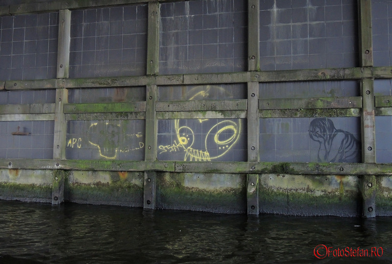 poza graffiti canal Amsterdam
