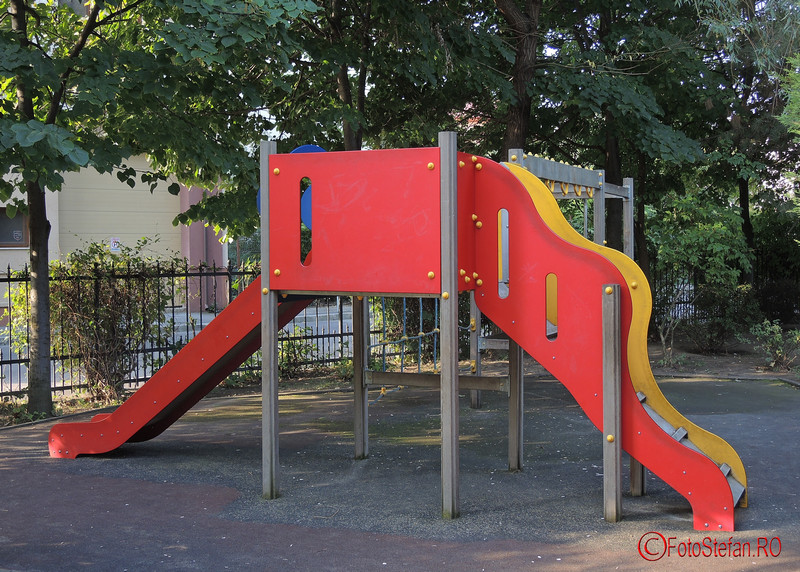 foto loc de joaca in parcul Luigi Cazzavillan