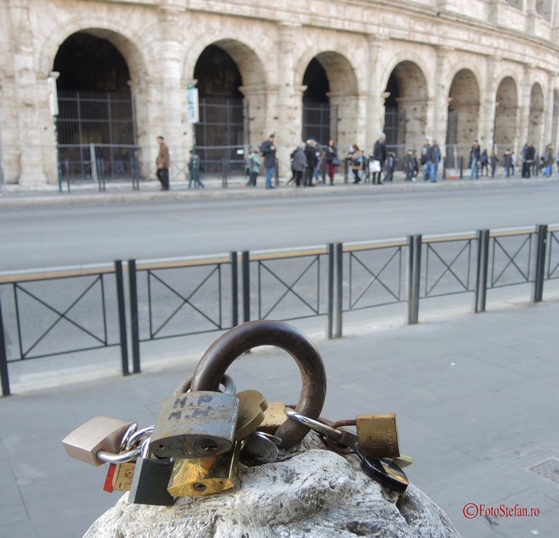 poze lacatele iubirii love locks roma italia coloseum