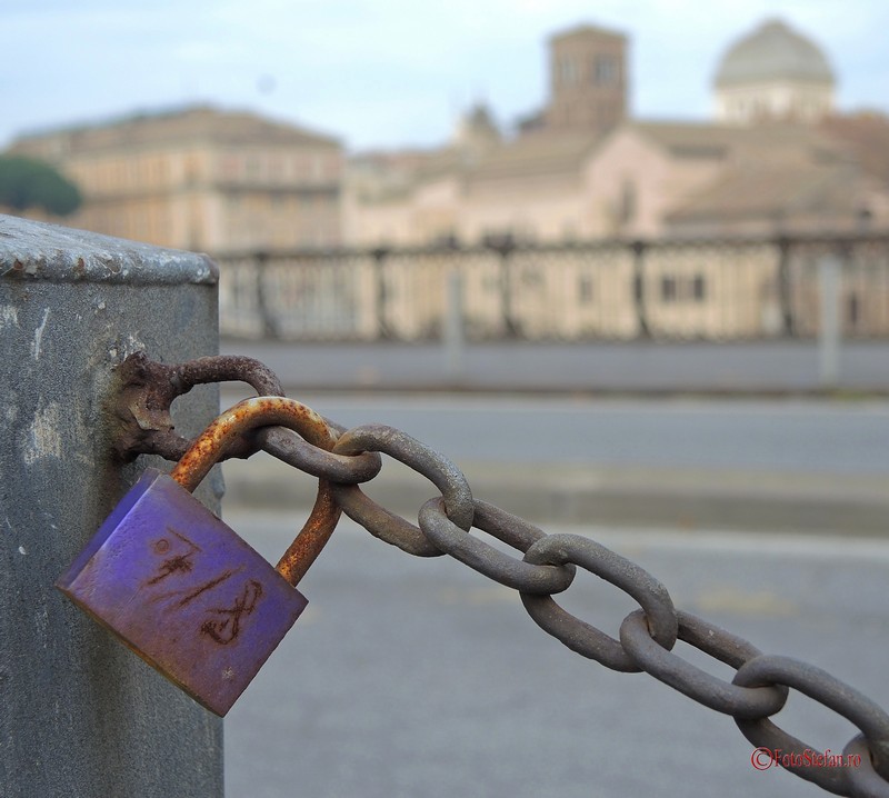 fotografii poze lacatele iubirii love locks roma italia