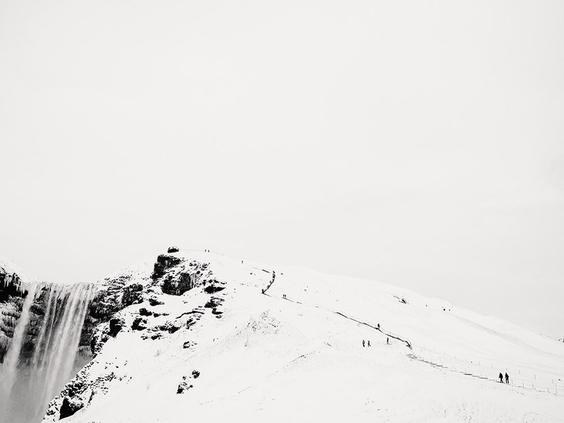poza alb-negru munte zapada smartphone