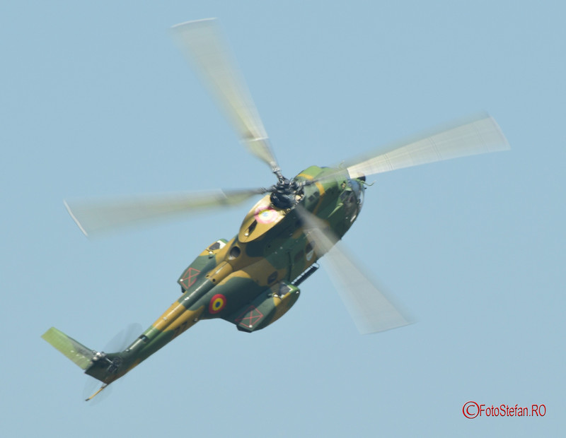 poza acrobatie aeriana spectacol aviatic IAR-330 Puma foar