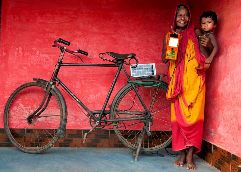 poza femei copil panou solar bicicleta Sudipto Das Creating future