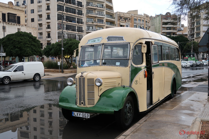 poza autobuz retro clasic malta