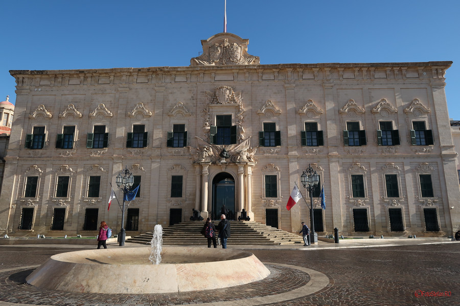 poza foto cladire han Auberge Castille  Valletta Malta