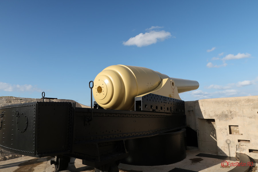 poza fotografie obiectiv turistic tun Armstrong  artilerie Fort Rinella Malta