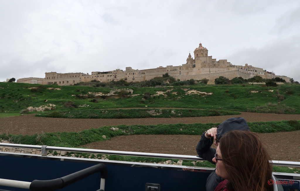 poze peisaj calatorie autobus turistic mdina malta turiste