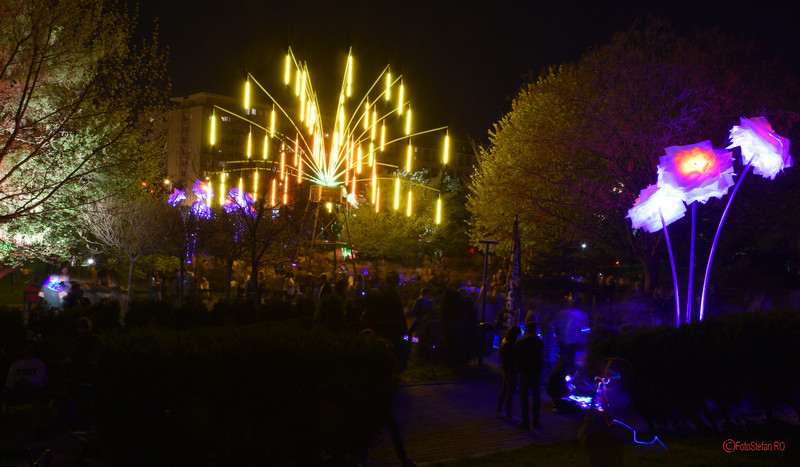 poze instalatie lumini Le Petit Jardin parcul sala palatului bucuresti