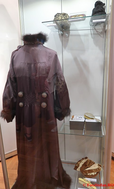 expozitie arta ambient poze rochie femeie palatul sutu