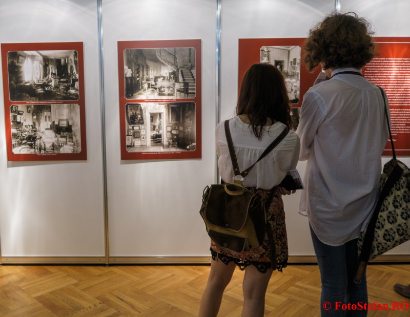 expozitie arta vernisaj poze privitori vizitatori palatul sutu turism