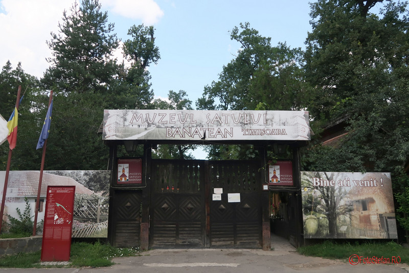 Muzeul Satului Banatean Timisoara  poarta intrare orar tarife fotografii