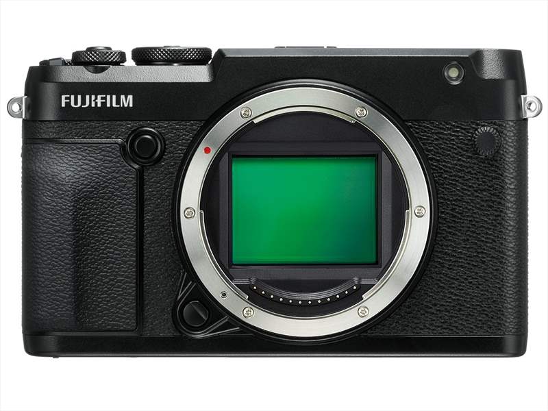 poza senzor format mediu aparat foto mirrorless Fujifilm GFX 50R