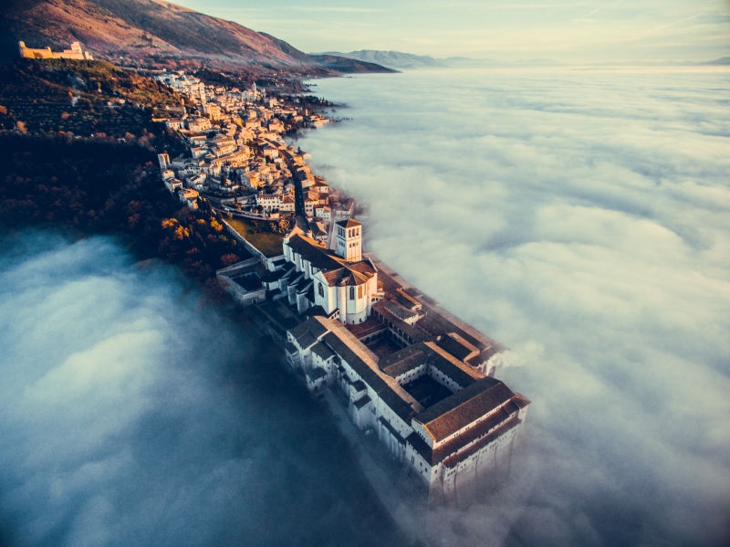 Francesco Cattuto fotograf poza ceata oras fotografie aeriana drona