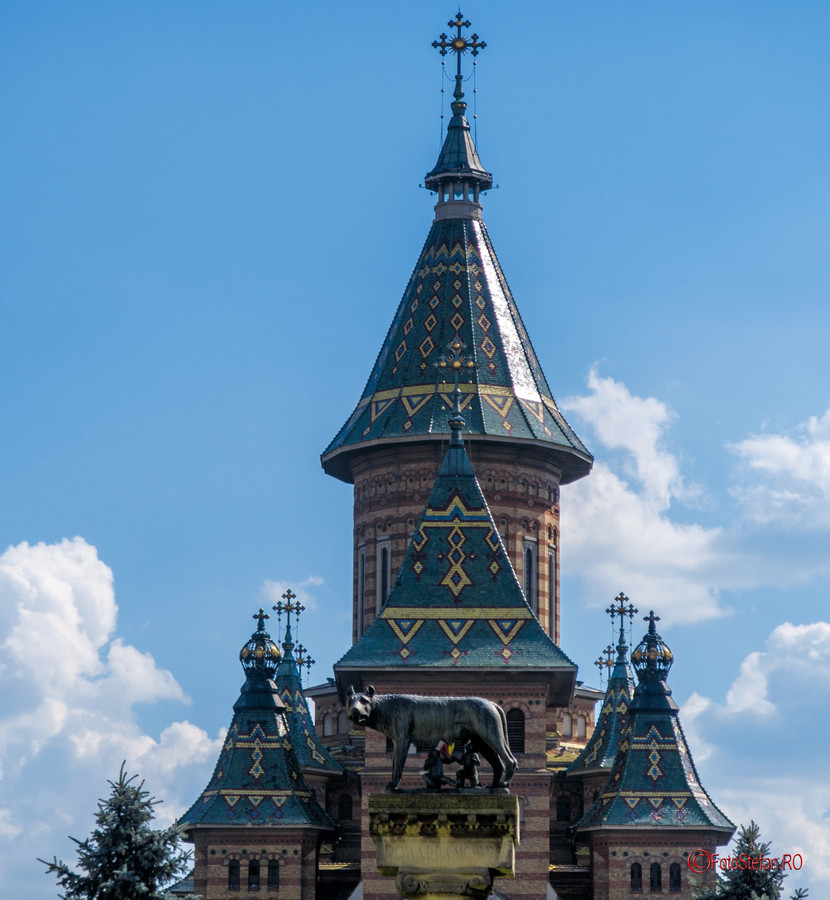 poza statuie lupoaica cu pui timisoara catedrala ortodoxa