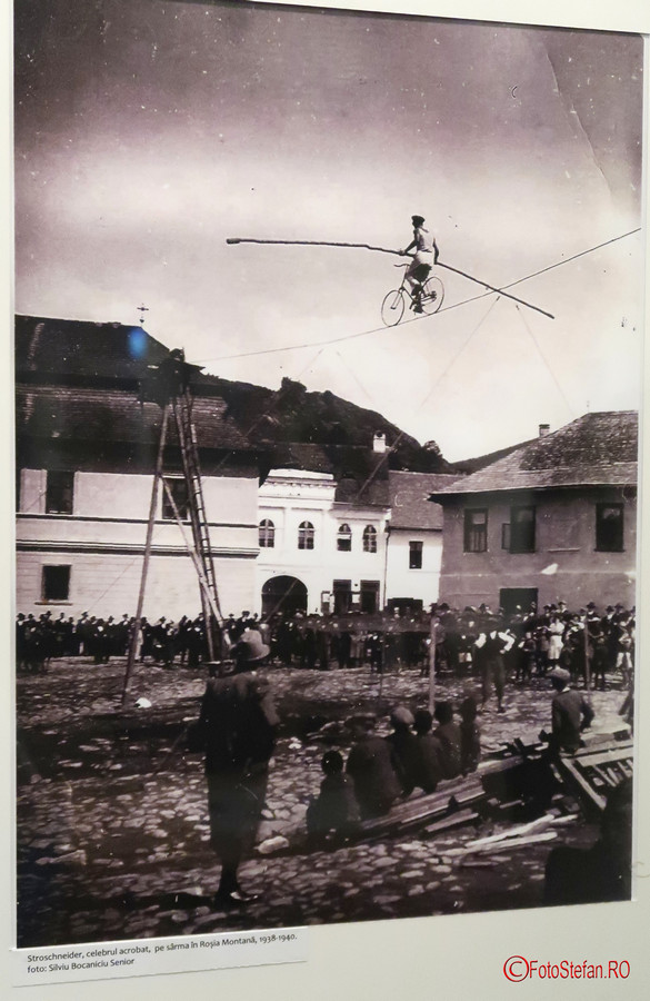 Rosia Montana expozitie foto poza acrobat german stroschneider