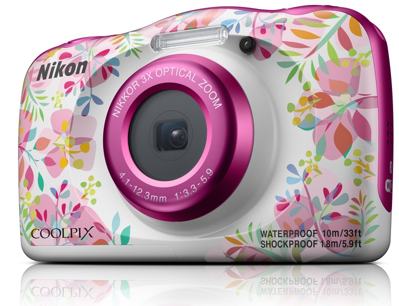 poza aparat foto compact carcasa flori Nikon W150