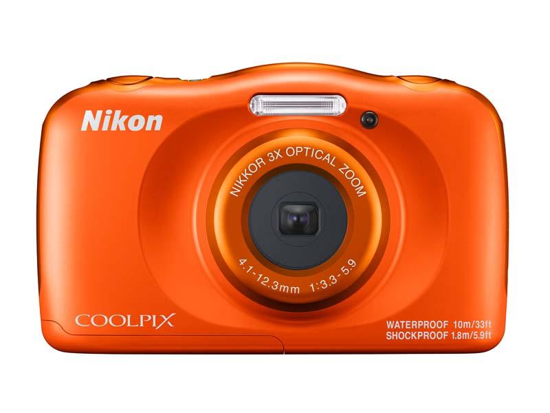 poza aparat foto orange nikon w150 subacvatic rezistent