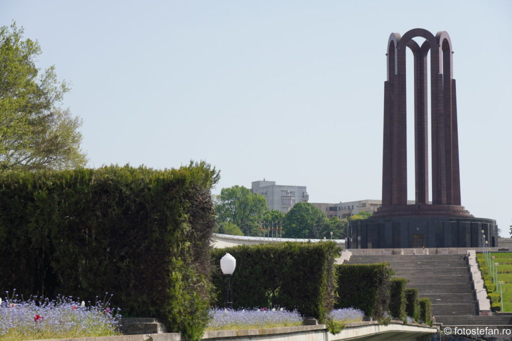poza monument parcul carol bucuresti