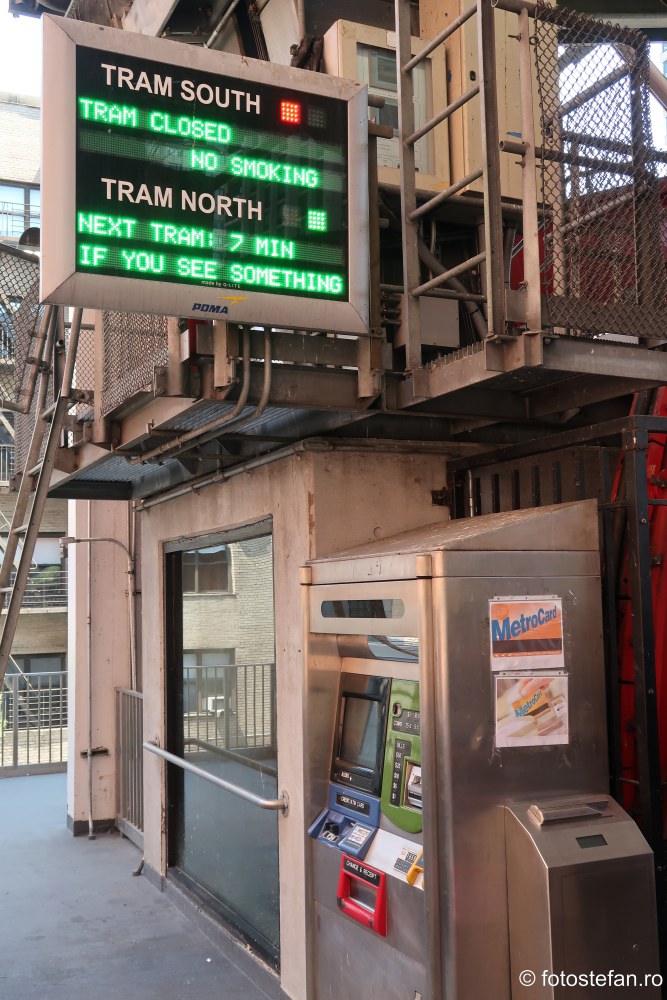poza automate bilete telecabina New York Roosevelt Island Tramway calatorie america