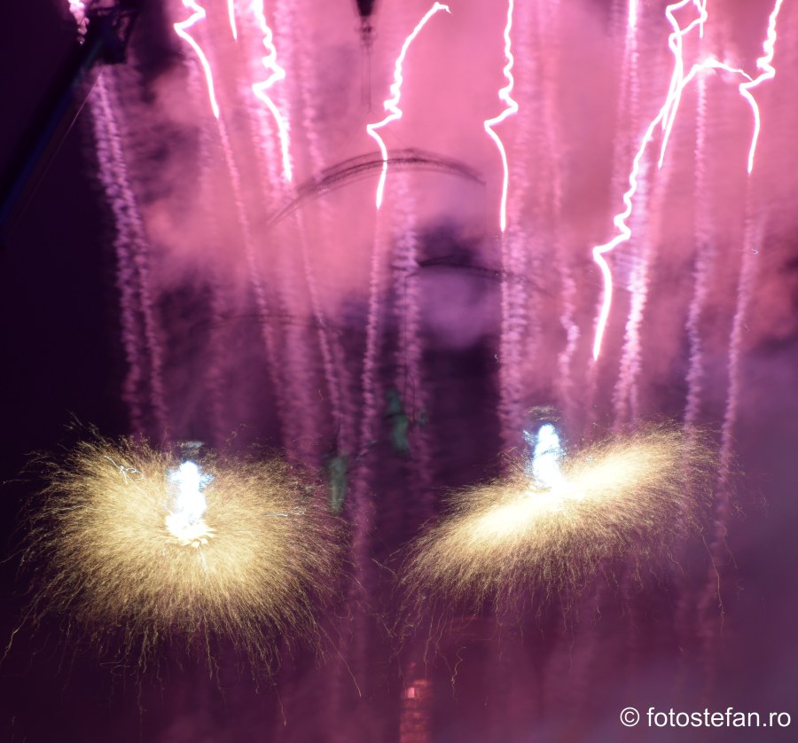 poze artificii acrobatie aeriana parcul carol bucuresti ziua frantei
