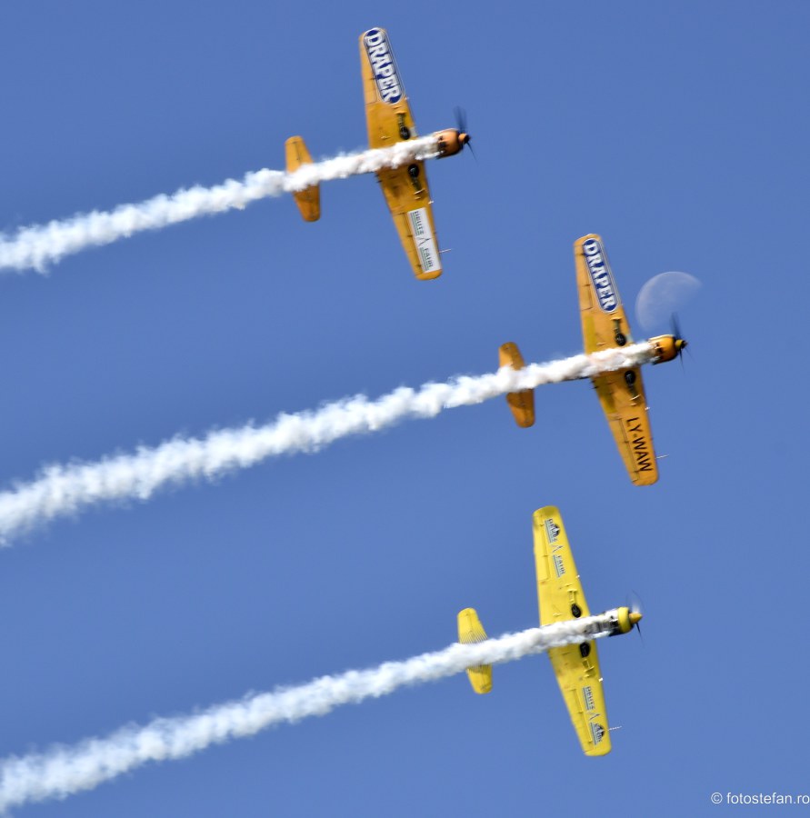 fotografii iacarii acrobati spectacol aerian bucuresti