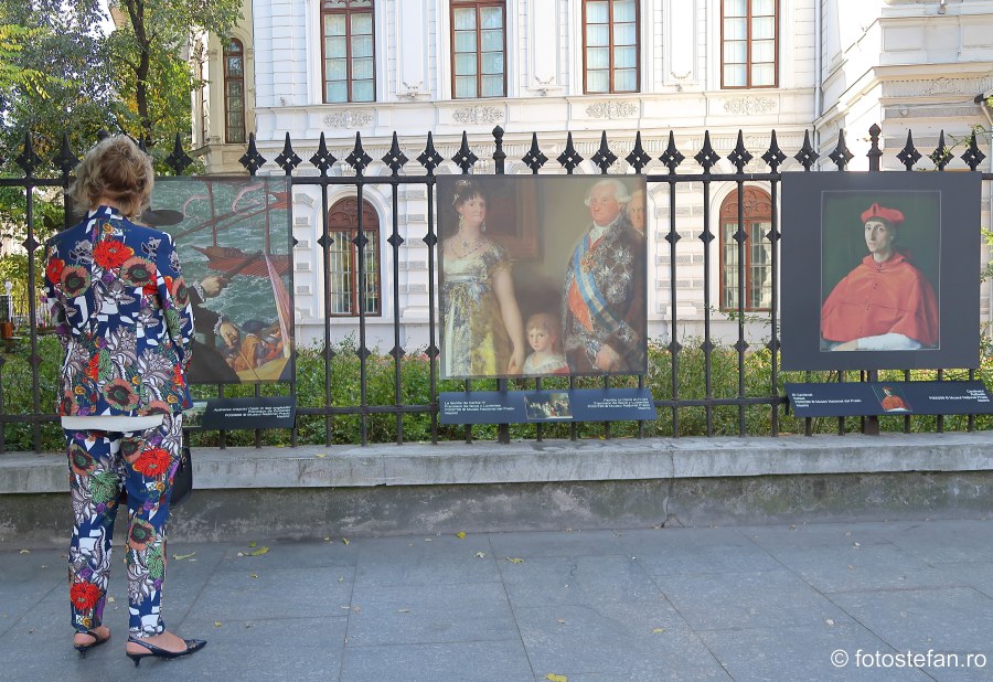 expozitie foto Muzeul Prado iese in strada Bucuresti gard palat sutu