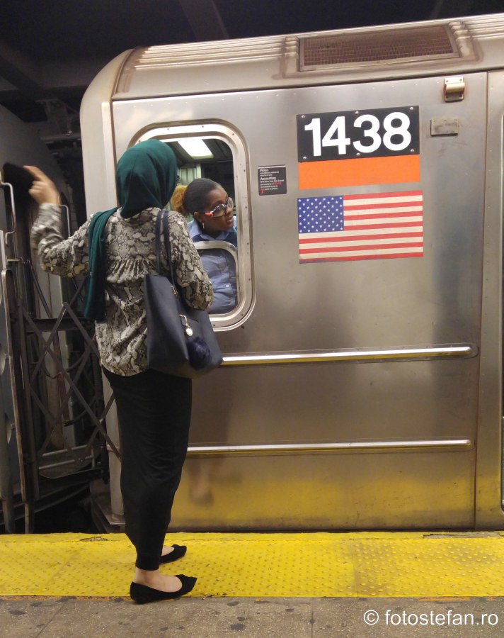 poza turista calatorie Metroul din New York