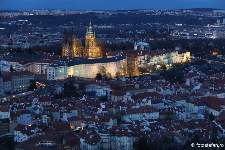 Praga vazuta de sus seara castel catedrala sfantul vitus idei de calatorie
