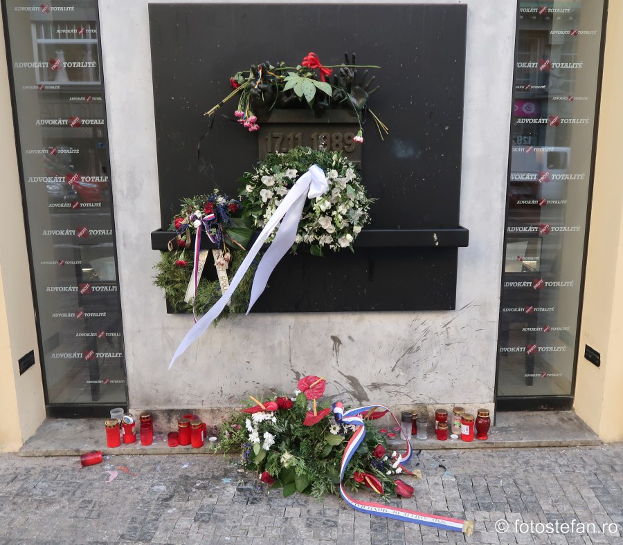 poza monument anti comunism praga cehia