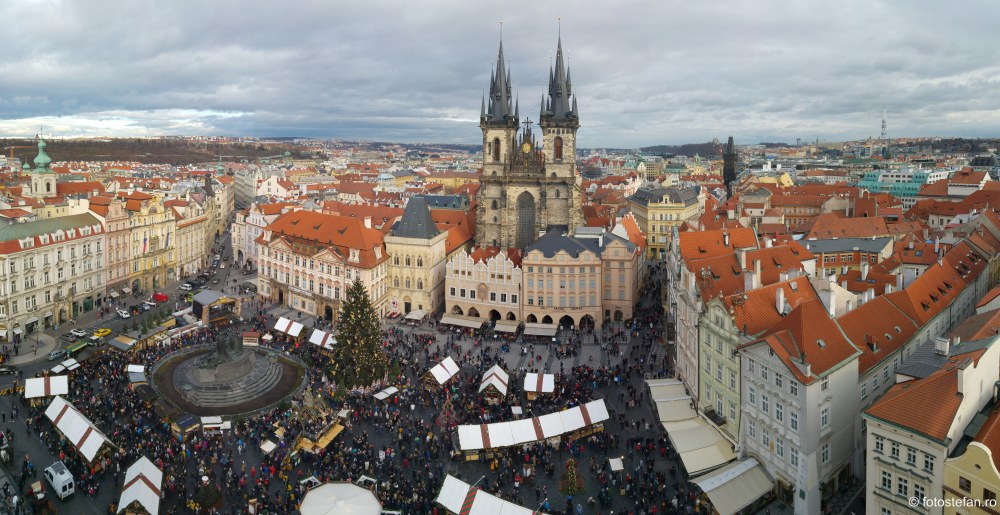 poza panoramica piata centrului vechi praga sarbatori iarna 2019