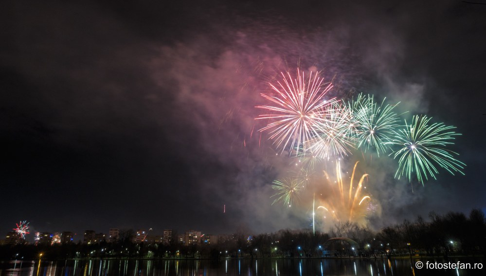 poze Artificii de Revelion parc a.i. cuza bucuresti sector 3