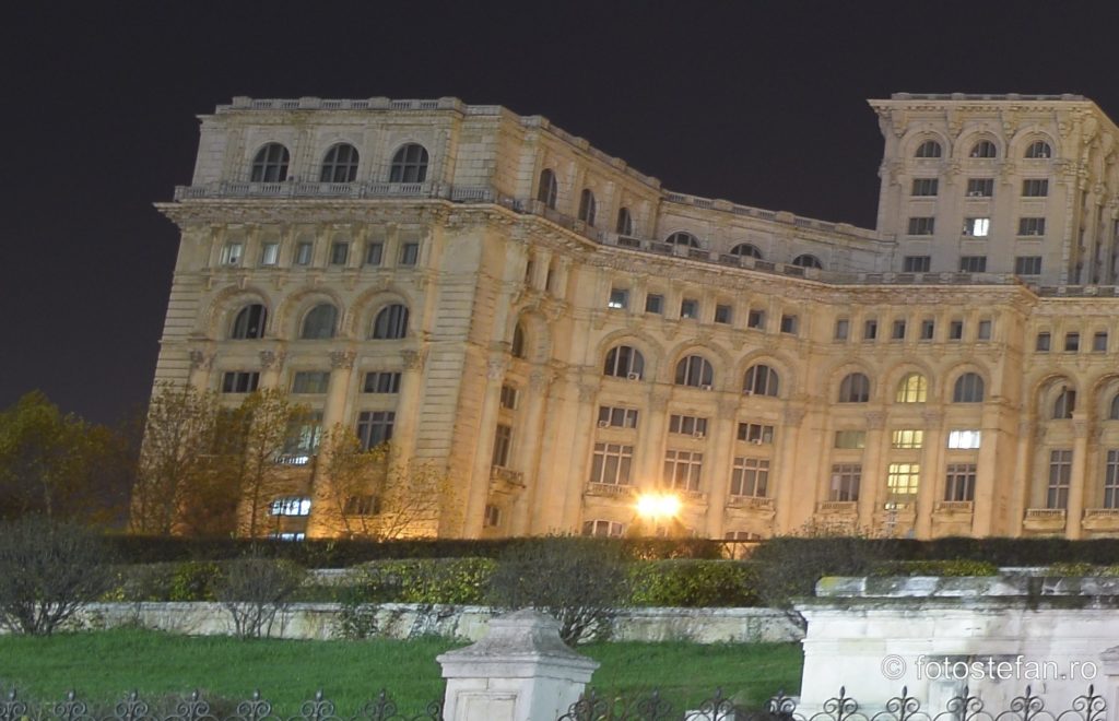 fotografie arhitectura casa poporului parlament bucuresti romania