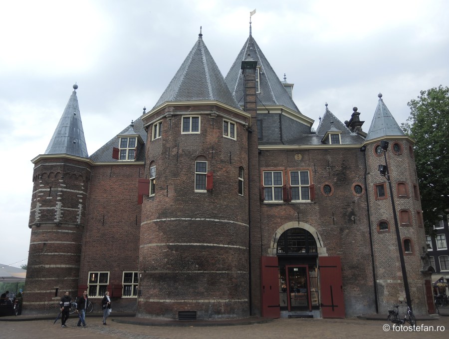 Locuri de vizitat in Amsterdam waag Saint Anthony's Gate
